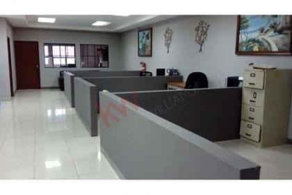 Edificio de Oficinas y Bodega en Venta en Carretera Sur