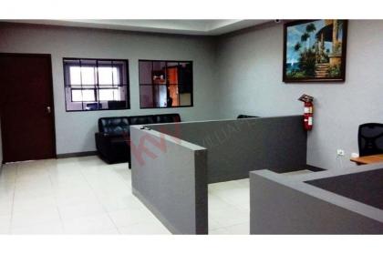 Edificio de Oficinas y Bodega en Venta en Carretera Sur